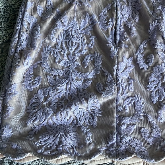Cute violet lace dress - Picture 4 of 6